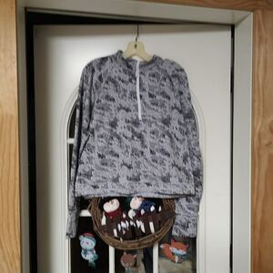 New Spyder Active Gray Print 1/4 Zip Cropped Top Women's L